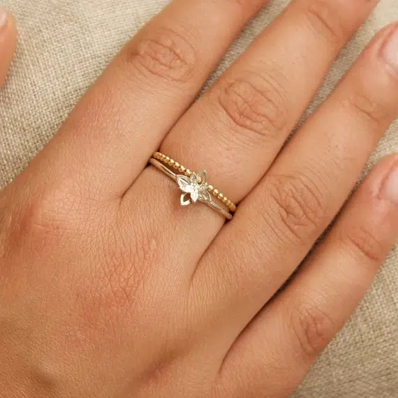 main de femme bague fleur argent 925 anneau doré gold filled