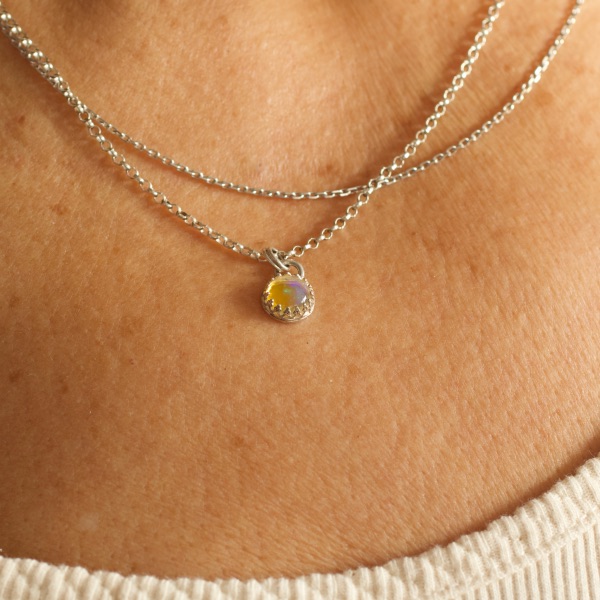 pendentif pour femme opale ronde et argent