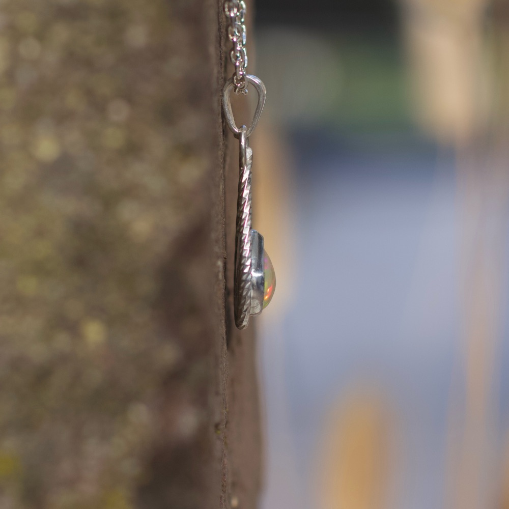 Pendentif Opale Pyramidale 29 Carats Sur Cordon Cuir - Argent Massif 925, Longueur Sur Mesure