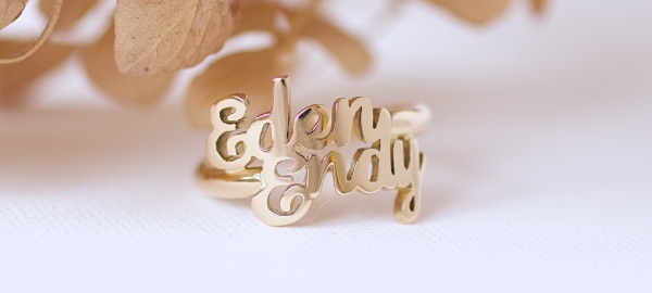 bague deux prénoms personnalisée en or jaune massif