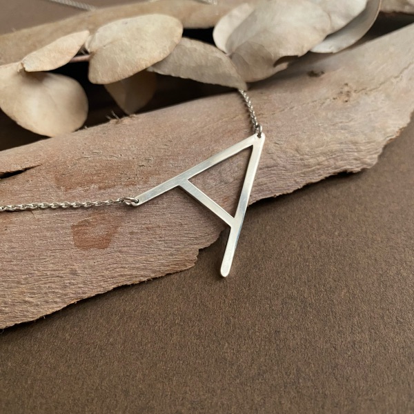 Collier grande initiale lettre A